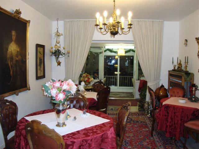 Haus Mooren, Hotel Garni Дюселдорф Екстериор снимка