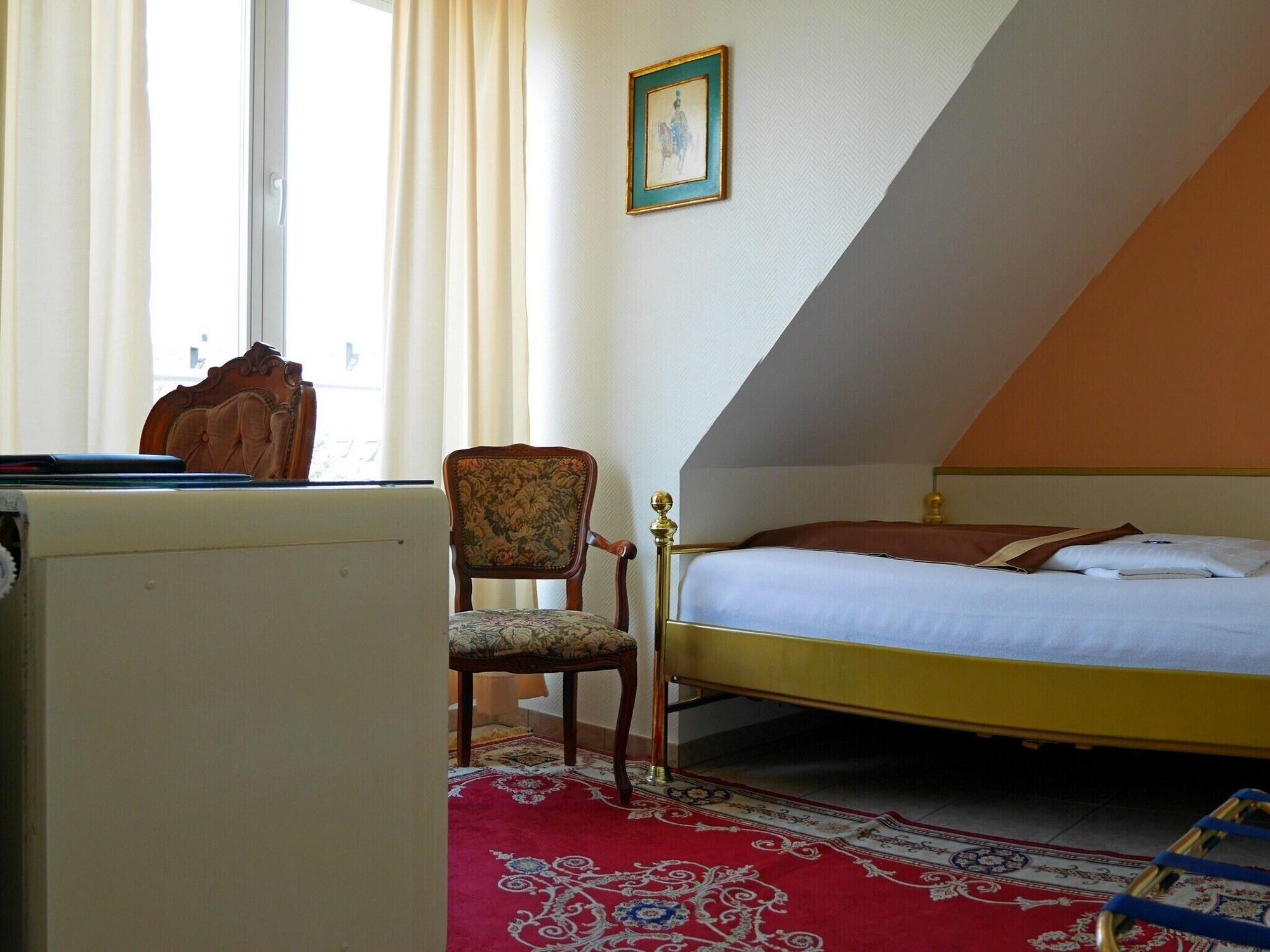 Haus Mooren, Hotel Garni Дюселдорф Екстериор снимка