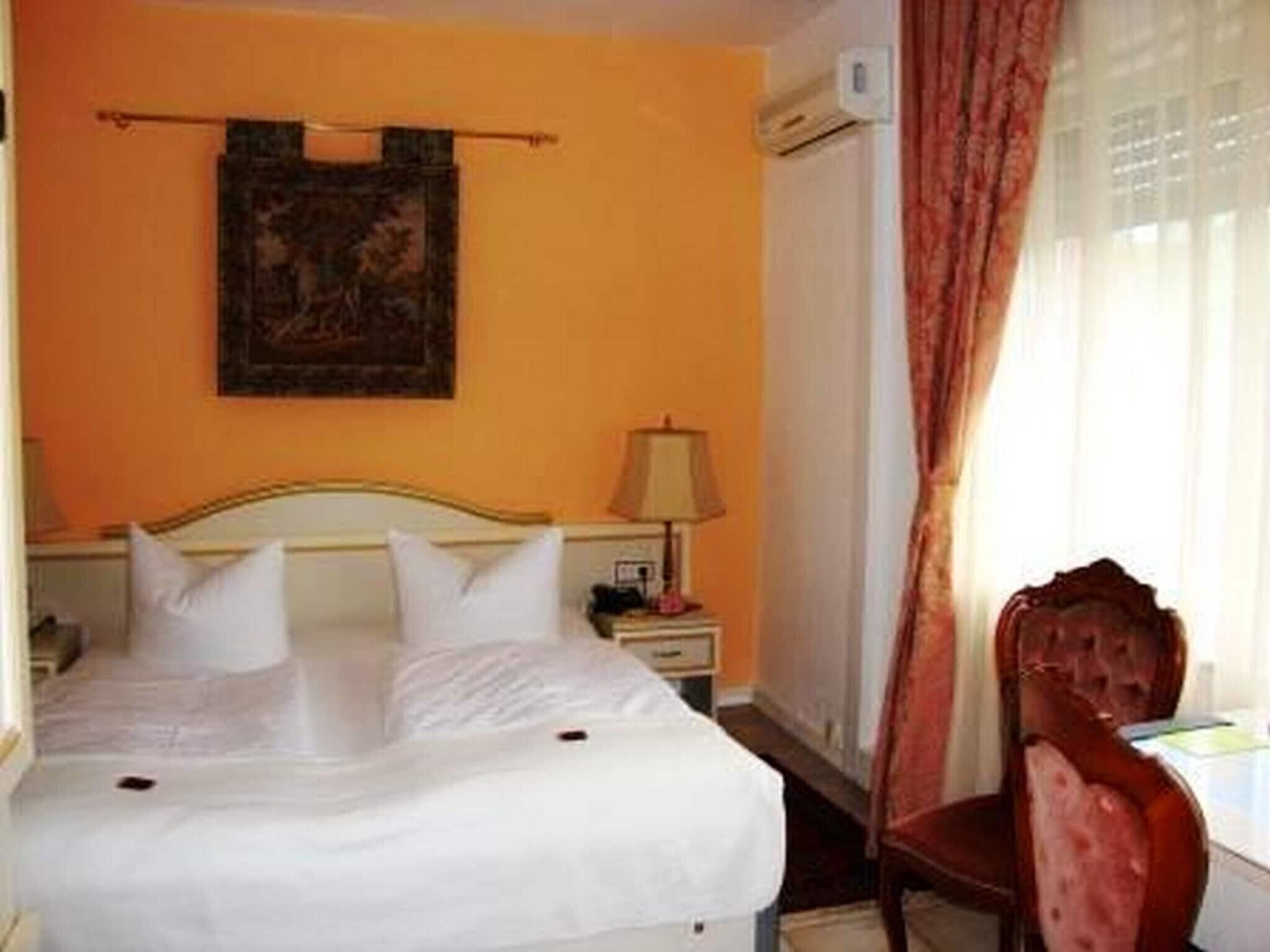 Haus Mooren, Hotel Garni Дюселдорф Екстериор снимка