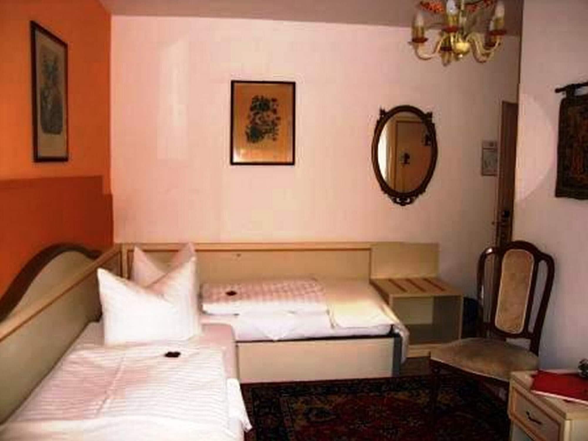 Haus Mooren, Hotel Garni Дюселдорф Екстериор снимка