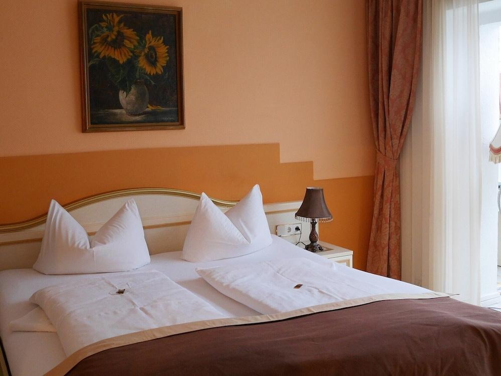 Haus Mooren, Hotel Garni Дюселдорф Екстериор снимка