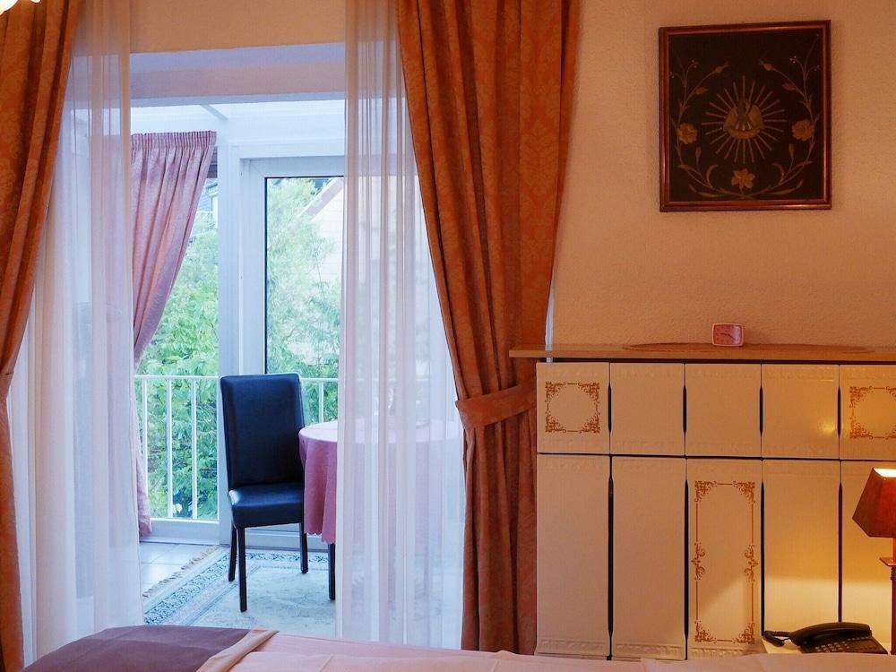 Haus Mooren, Hotel Garni Дюселдорф Екстериор снимка