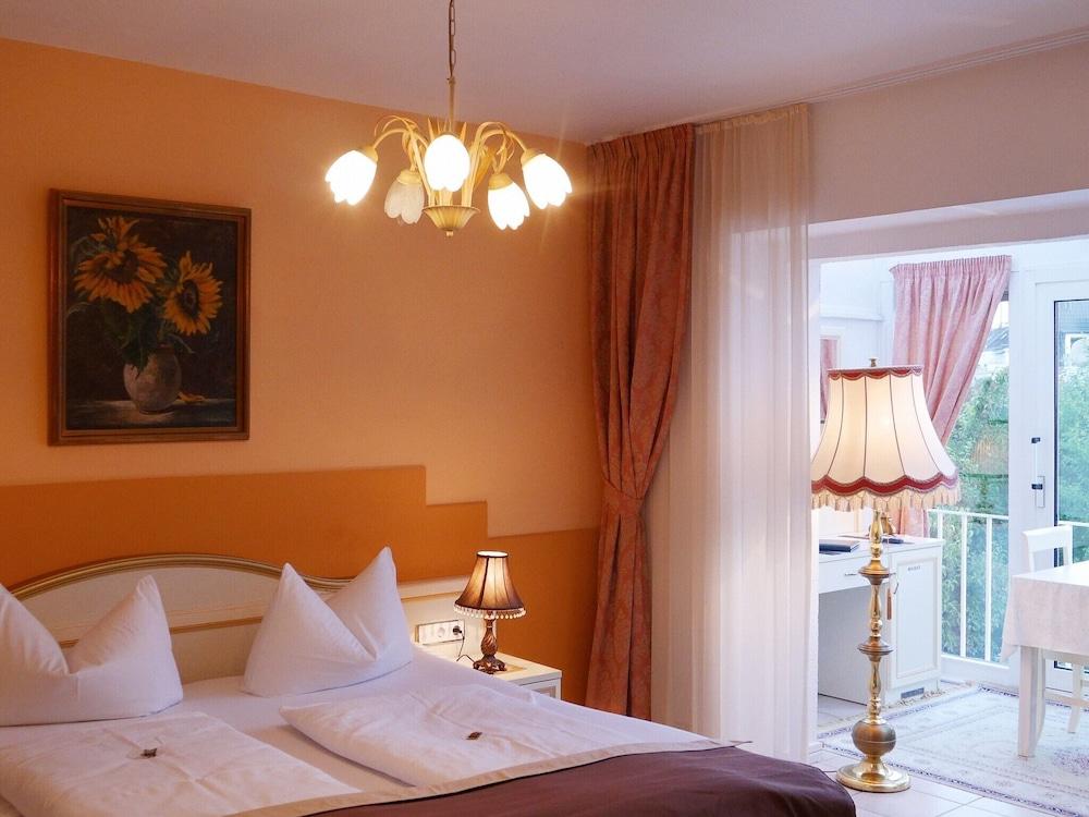 Haus Mooren, Hotel Garni Дюселдорф Екстериор снимка