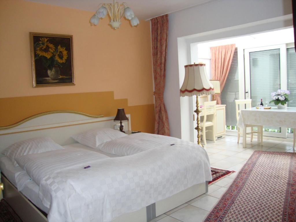 Haus Mooren, Hotel Garni Дюселдорф Стая снимка