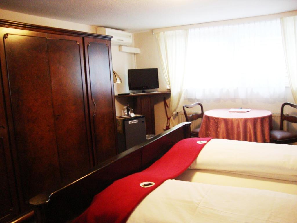 Haus Mooren, Hotel Garni Дюселдорф Стая снимка