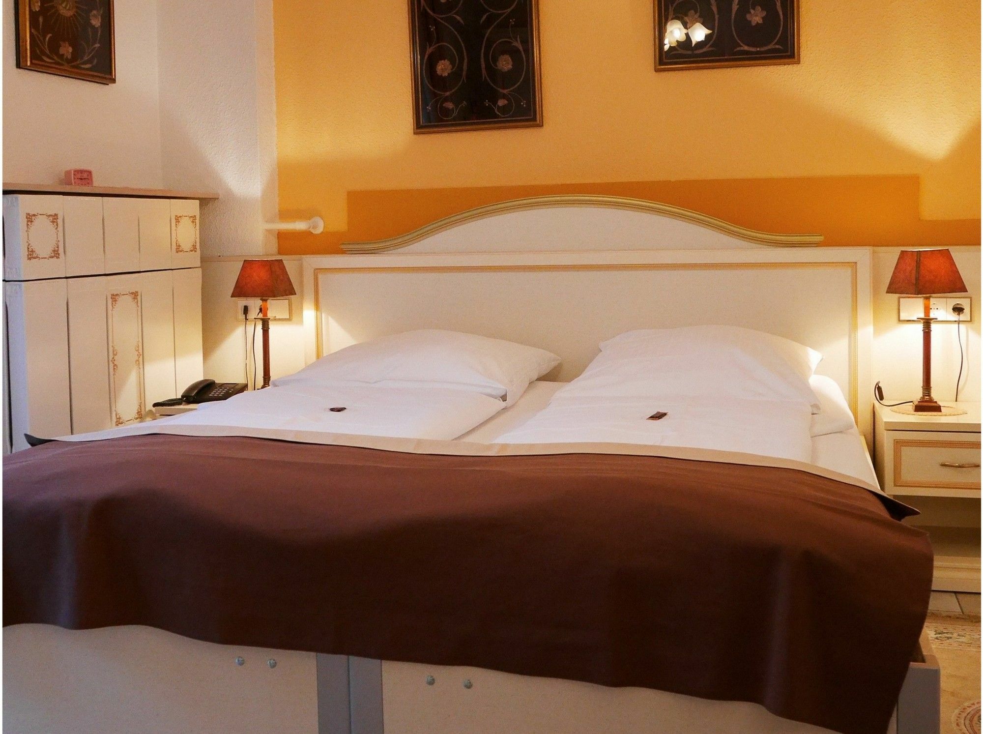 Haus Mooren, Hotel Garni Дюселдорф Екстериор снимка