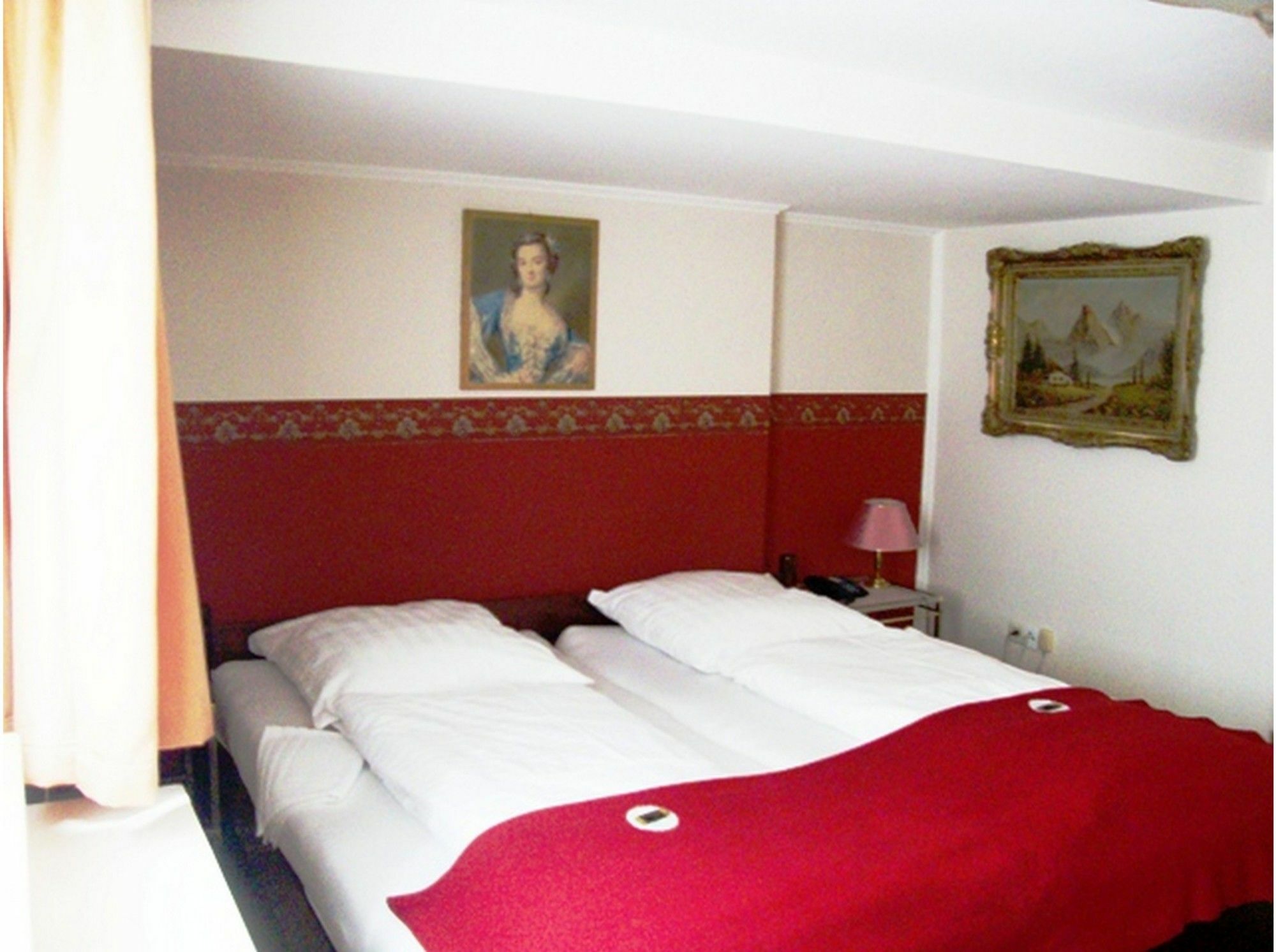 Haus Mooren, Hotel Garni Дюселдорф Екстериор снимка